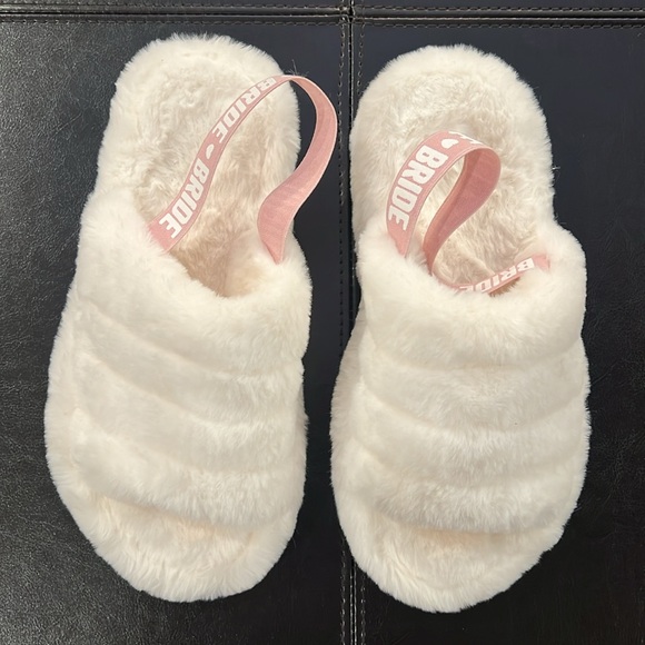 xo, Fetti Bride Strap Slippers - White Fur, Bachelorette Party, Wedding Size M/L - Picture 4 of 12